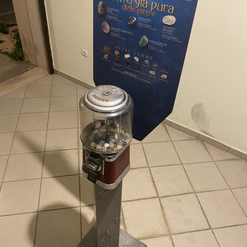 Beaver Automatic Vending Machine like new with semi-precious stones