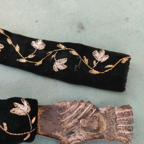 Embroidered velvet belt with silver clasp, two hands