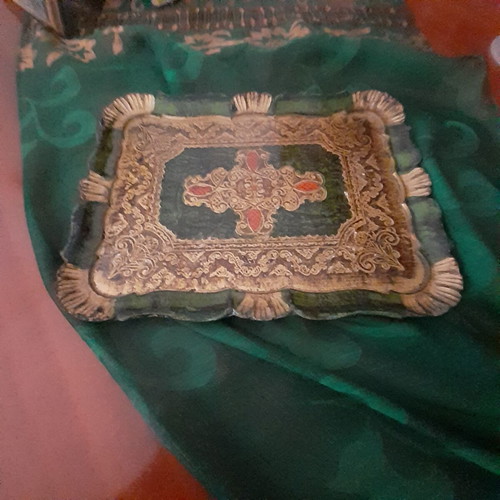 Vintage decorative tray used with Florentine style and embossed design