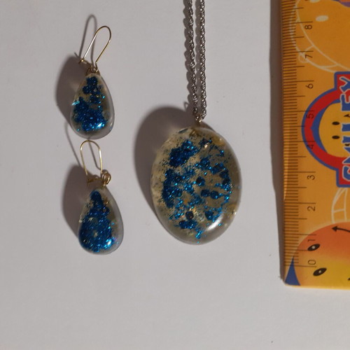 Set of 6 handmade pendant and earrings with resin and glitter