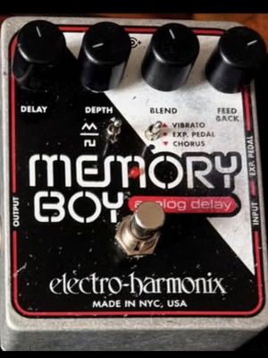 Electro-Harmonix Memory Boy analog delay used