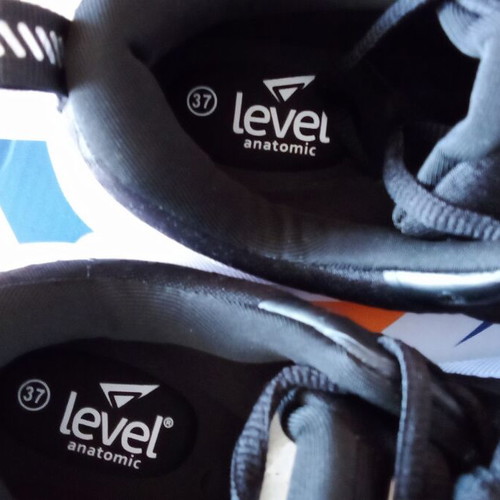 Level Anatomic sneakers size 37 like new, black