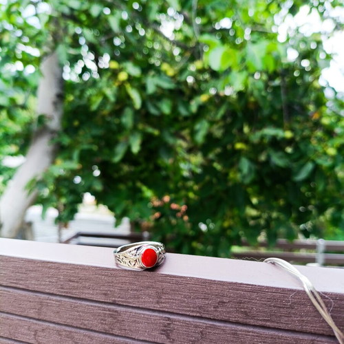 Cavalier ring with orange-red stone, like new, diameter 19 cm