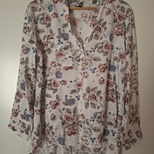 Colloseum floral blouse like new, size S, multicolor