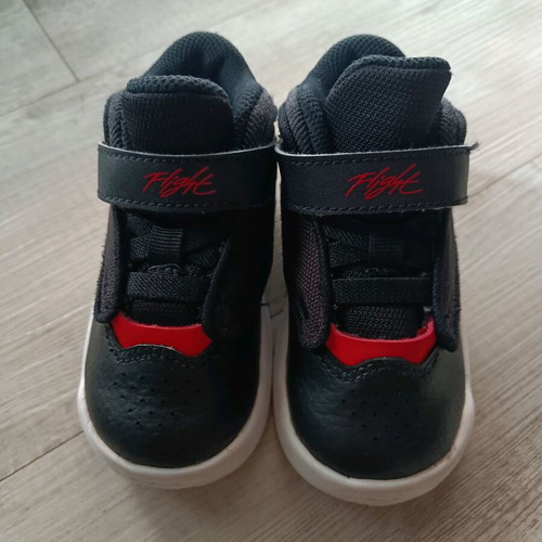 Nike Air Jordan παιδικά αθλητικά νούμερο 23 σαν καινούργιο μαύρο και κόκκινο