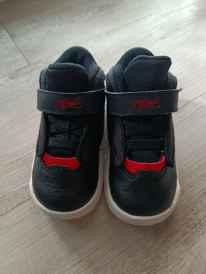 Nike Air Jordan αθλητικά σαν καινούργια, μέγεθος 23, μαύρο και κόκκινο