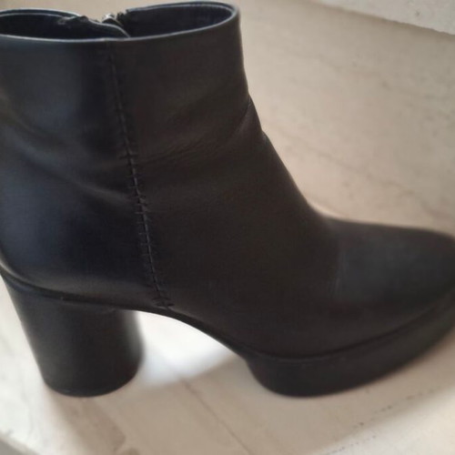 Ecco leather ankle boots black, like new, size 37