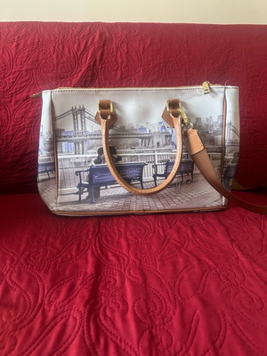 Y Not? crossbody leather bag like new with many pockets and long strap