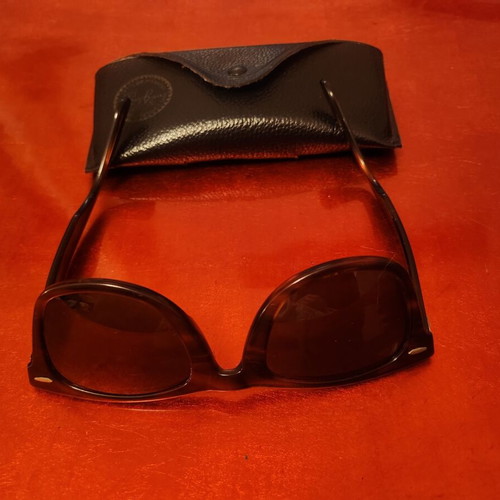 Ray Ban Wayfarer sunglasses like new, vintage brown tortoise