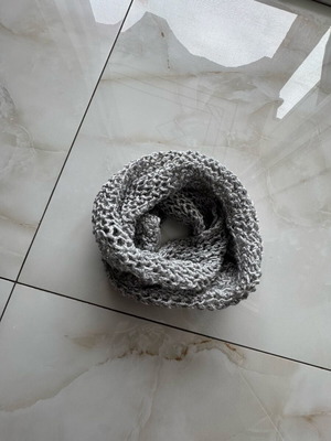 Knitted scarf like new, gray