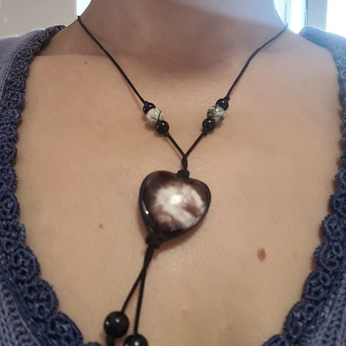 Women's necklace with brown and white heart-shaped stone, adjustable length