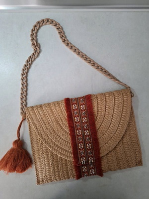 Straw shoulder bag new with design in terracotta shades