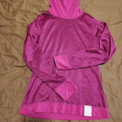 Wed'ze sports shirt like new, thin and warm fabric