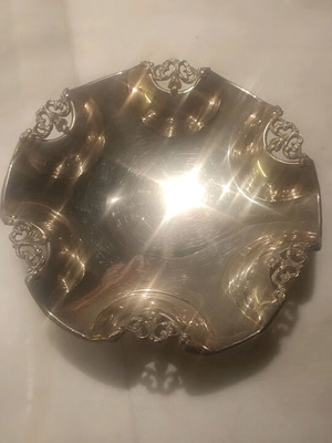 Silver-plated utensils used for serving or decoration