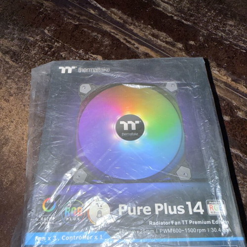 Thermaltake Pure 12 and Pure Plus 14 ARGB Sync fan sets new