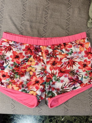 Calzedonia shorts like new, size large, pink multicolor