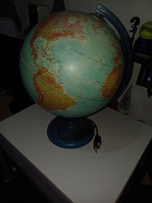 Globe lamp like new