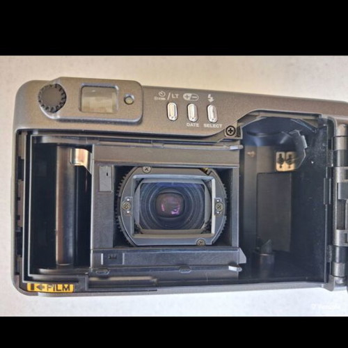 Yashica T Zoom camera like new, premium 35mm compact with zoom lens