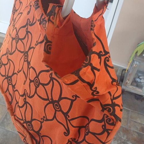 Insulated bag with aluminum handles