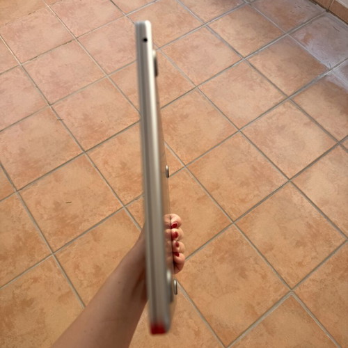 MacBook Air 13.6 M2 8C GPU 8GB 256GB like new