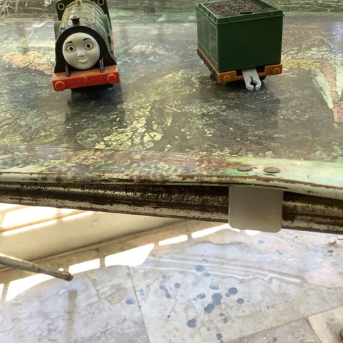 Thomas the Train Mattel 2013 toy train with two carriages like new