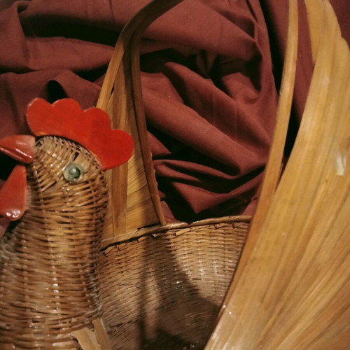 Easter wicker basket shaped like a hen like new