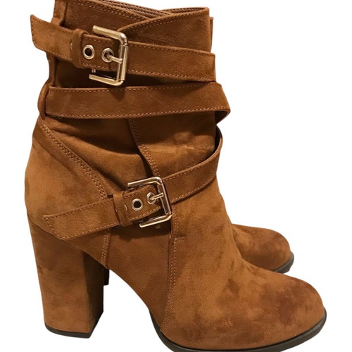 Sante suede ankle boots used with straps and buckles, brown