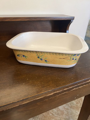 Pyrex baking dish used, very good condition