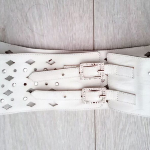 Wide belt used white with rhinestones and diamond pattern