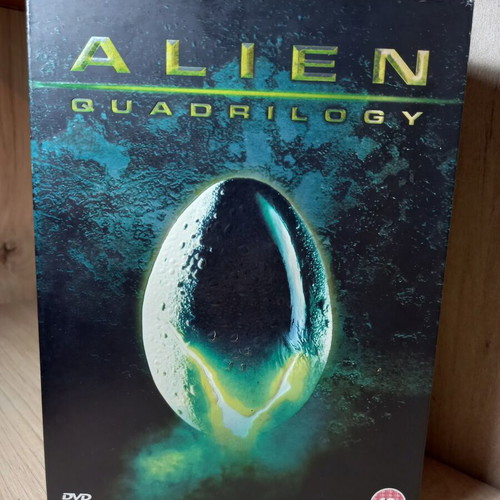 Alien 4 Movies Box Set DVD with English Subtitles like new