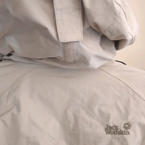 Jack Wolfskin M beige jacket like new with detachable fleece