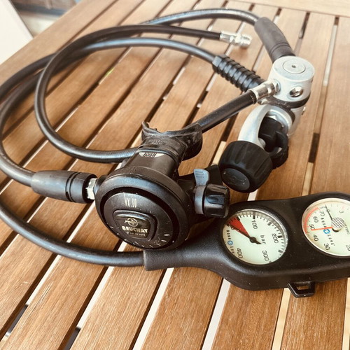 Aqua Lung Barometer and Depth Gauge with Beuchat VX10 Evolution Regulator