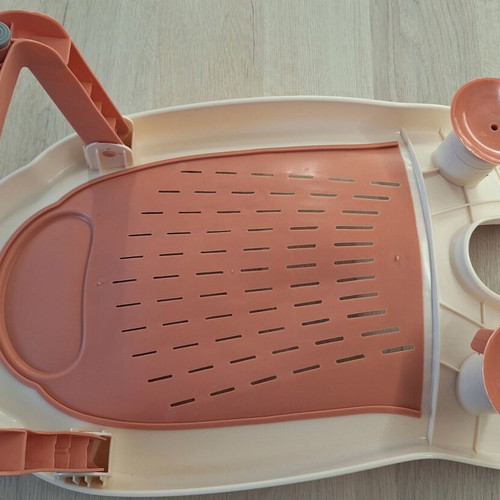 Foldable baby bath with silicone back and non-slip bases