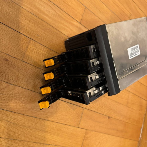 SATA Disk Array for 4 SATA III Drives, Hot Swap, 5.25" Bay