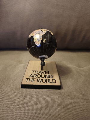 Table decorative globe like new
