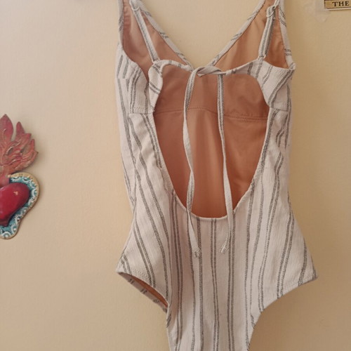 Oysho swimming suit like new, medium size, white beige
