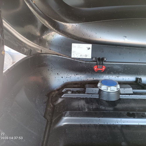 Universal Bermude 200 Roof Box like new with or without bars