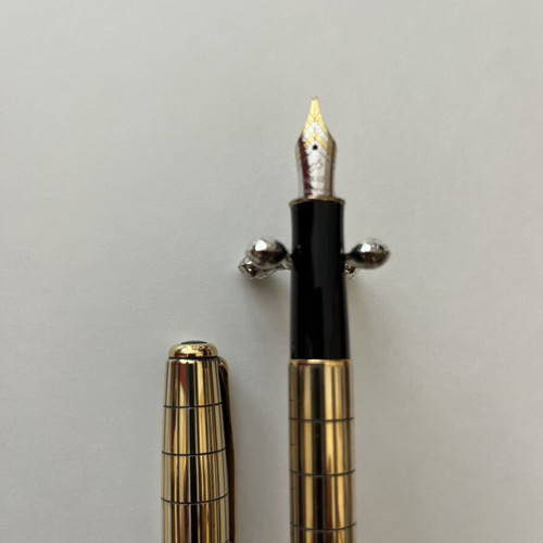 Parker Sonet Fountain Pen with 18K Gold Nib like new