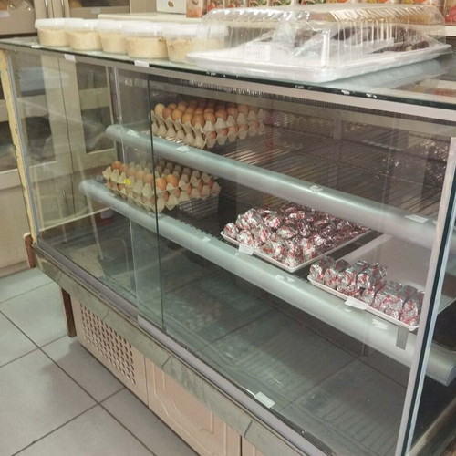 Professional refrigerated display case