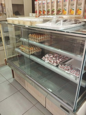 Professional refrigerated display case