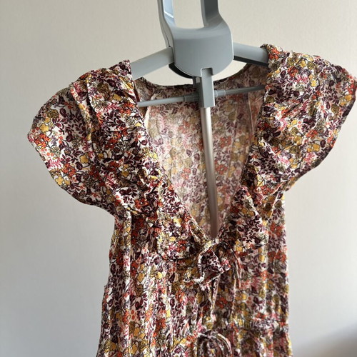Old Navy floral dress like new with waist and neckline tie, colorful