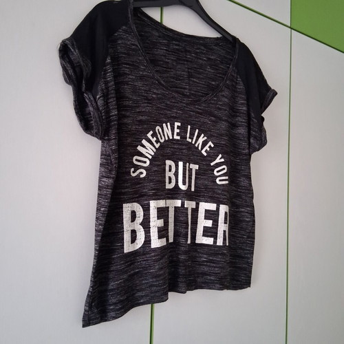 Short-sleeve t-shirt like new, size L, black and white