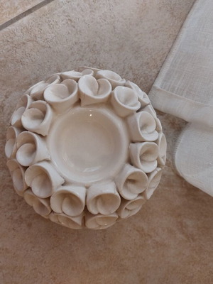 Decorative candle holder in white