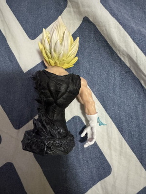 Vegeta figure 11cm like new