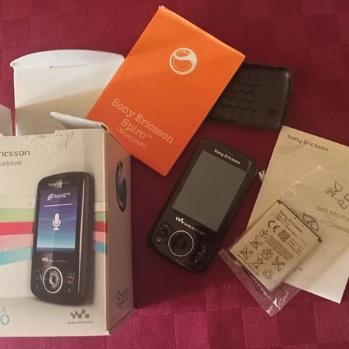 Sony Ericsson w100 Spiro Walkman used with second device gift