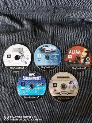 PlayStation 2 games used with scratches