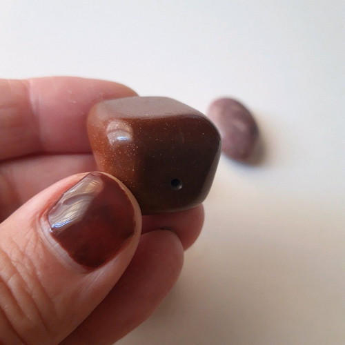Various stones new with large chrysolith
