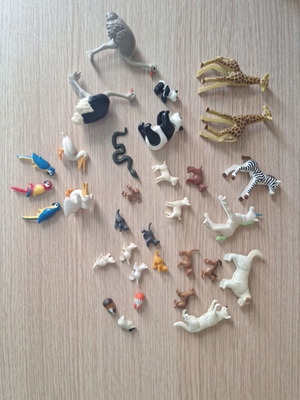 Playmobil animal figures set like new, 32 pieces