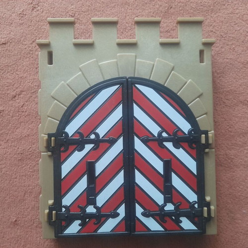 Playmobil central castle gate used, white and red shades