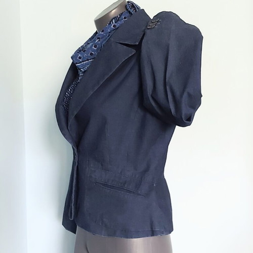 In Linea women's fitted denim blazer
